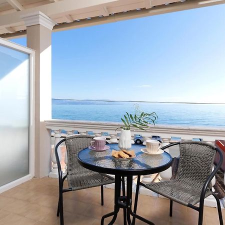 Marina Beachfront Apartment By Konnect, Ypsos Dış mekan fotoğraf